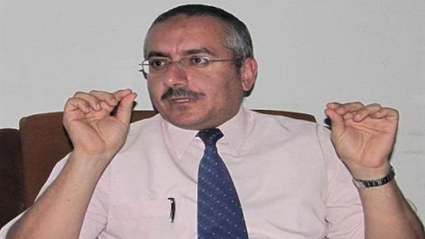 أبوخليل متعجبًا: مدير مكتب وزير الدفاع بيتكلم بطريقة طرية!
