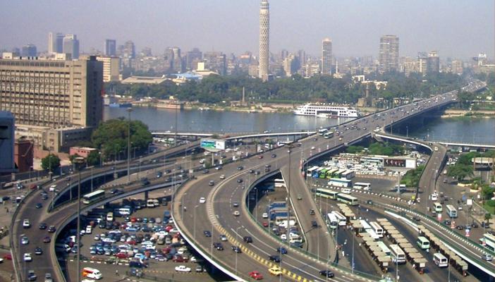 زحام بكوبري أكتوبر وسيولة مرورية بالدائري.. تعرَّف على حالة الطرق