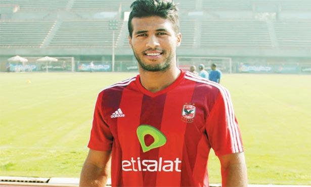 الأهلي يوقع عقوبة مالية على شريف حازم