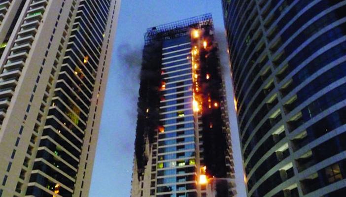 حريق فندق دبي ليلة “رأس السنة” يفتح ملف سلامة  ناطحات السحب الخليجية