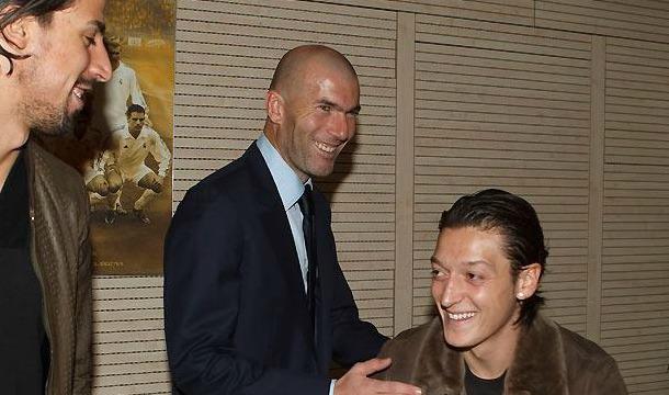 أوزيل يشيد بتعيين زيدان مدربا لريال مدريد