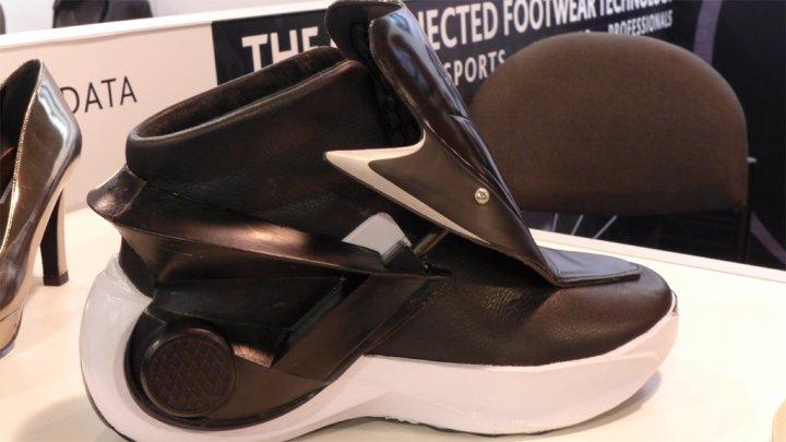 شركة فرنسية تبتكر حذاءً يدخل في القدم تلقائيًا