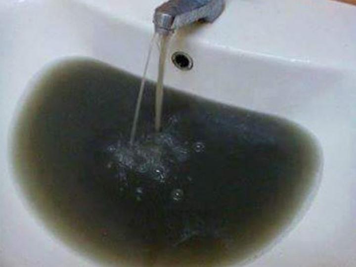 البحيرة.. أهالي الدلنجات يشتكون من تلوث مياه الشرب بالطين