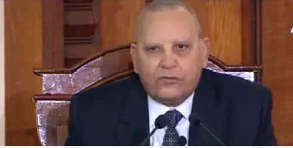 بالفيديو | رئيس مجلس القضاء يخطئ في قراءة القرآن