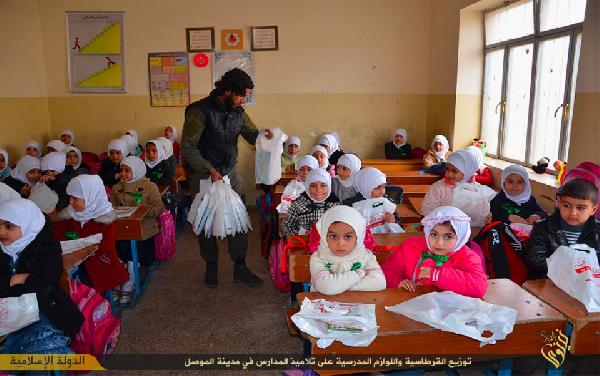 فيديو:داعش توزع ملابس شتوية على أطفال العراق