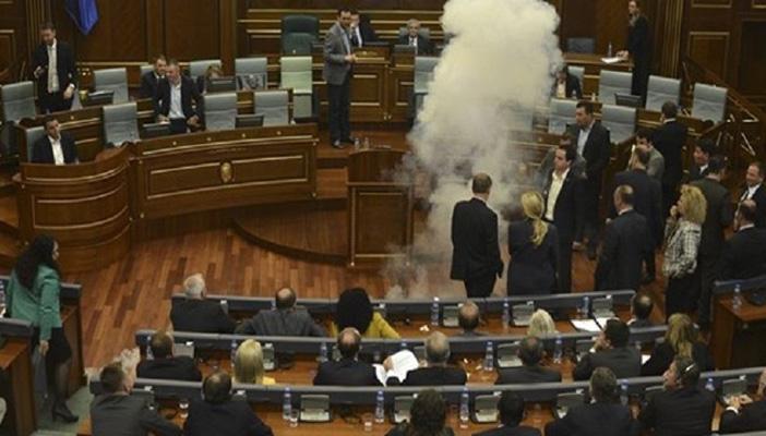 بالفيديو.. أبرز 21 مشاجرة في تاريخ برلمانات العالم