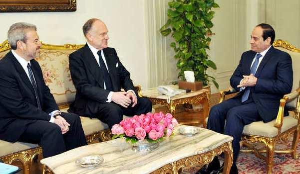 مغردون: السيسي يلتقي باليهود..”بس مرسي متخابر”