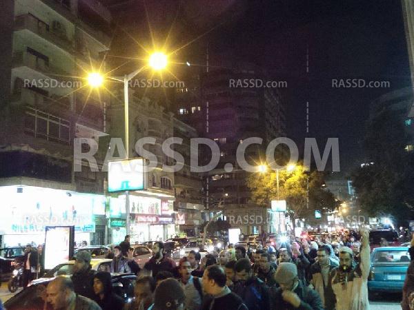 مسيرة ليلية بالمهندسين تدعو لمقاطعة الإستفتاء