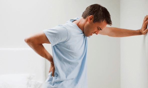 أطباء ينفون علاقة ألم الظهر بالطقس وينصحون بإجراءات وقائية.. فما هي؟