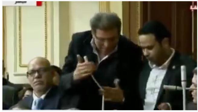 بالفيديو.. خالد يوسف لـ”محمود بدر”: “اقعد.. مش عارف أتكلم”