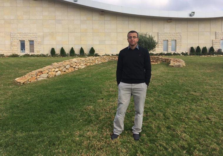 معتقل فلسطيني يدخل اليوم الـ49 في إضرابه عن الطعام