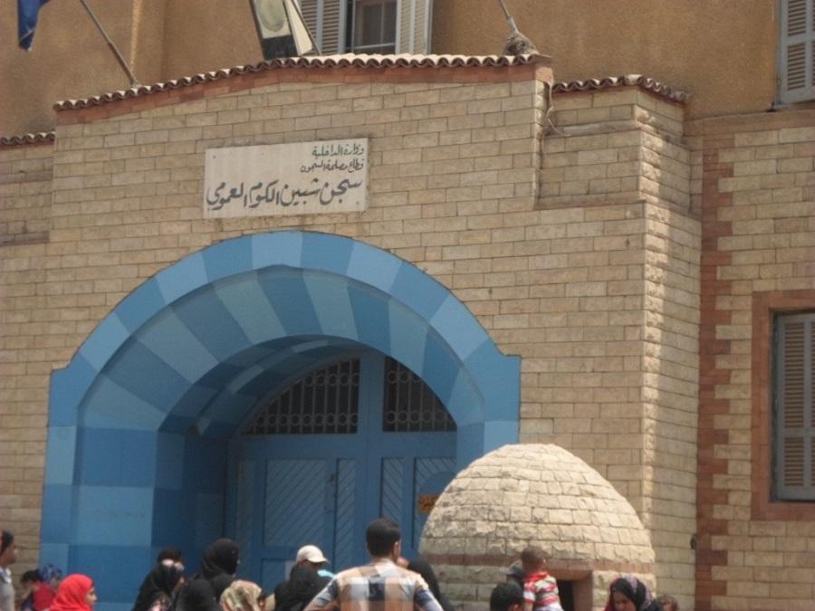 معتقلو شبين الكوم: نُجبر على السجود للضباط.. نعيش كأموات منسيين