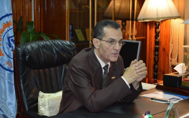 رئيس جامعة الأزهر: أخرجوا المنتقبات من قريتكم