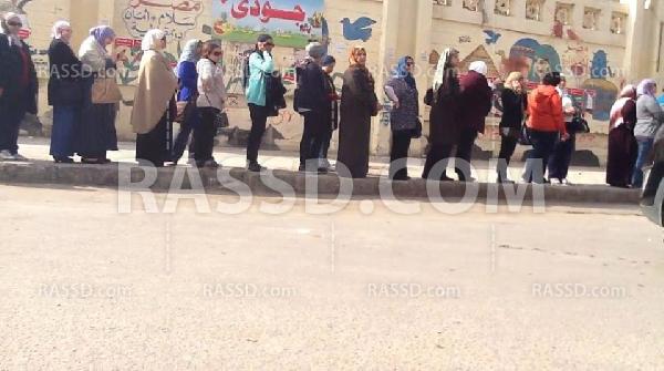 أول أيام الاستفتاء .. إقبال ضعيف وتظاهرات و8 شهداء