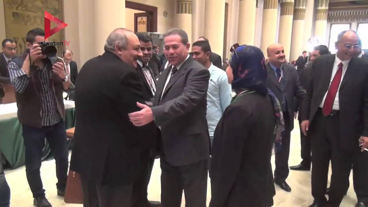 بالفيديو..عضو بالنواب  يطالب بمنع القبلات حفاظاً على الصحة العامة