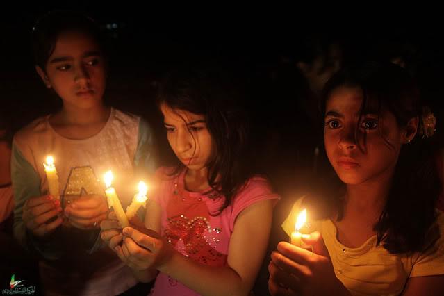 الحصار أمامهم والكهرباء خلفهم..أطفال غزة يموتون