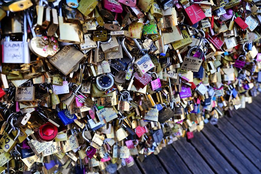 ادفن سرك حيث تشاء