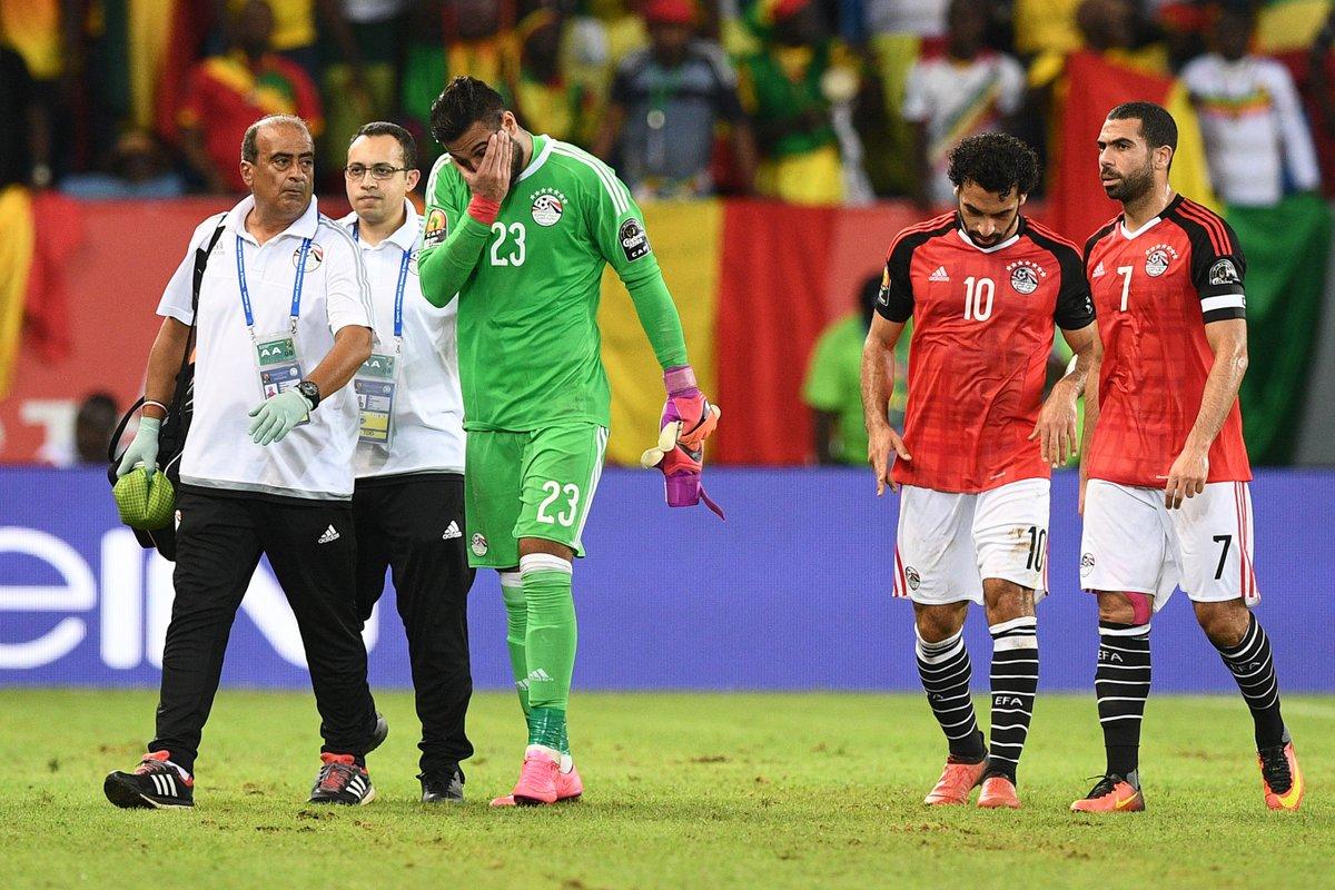 الاتحاد الإفريقي يوضح حقيقة استبدال”الشناوي” بحارس آخر