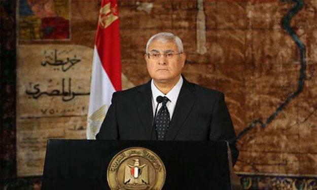 عدلي منصور للشباب : استغلوا مناخ الديمقراطية والحريات