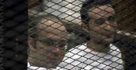 وفد حقوقى دولى يحضر محاكمة دومة وماهر وعادل