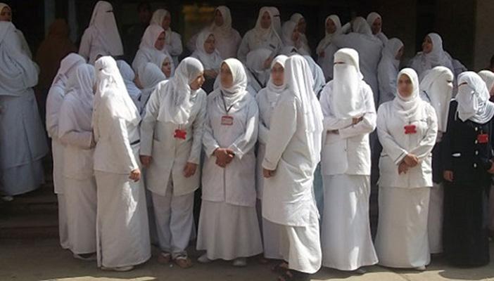 اعتصام خريجات تمريض مستشفى بنها الجامعي بسبب إلغاء التكليف