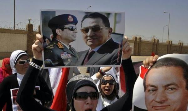 “آسف ياريس” تطالب السيسي بإعلان موقفة من مبارك بصراحة