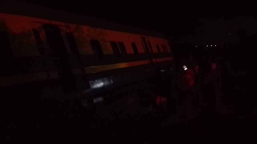 انقلاب قطار داخلي في أسوان.. وشهود عيان: بسبب خطأ بالتحويلة