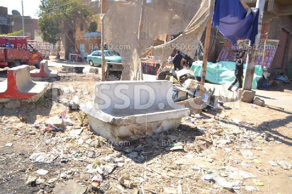 ميدان الشعلة بالخارجة يتحول إلى”وكر” للباعة الجائلين