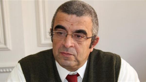 بعد اتهامه بإدارة مصحة دون ترخيص.. حملة توقيعات للتضامن مع “الخراط”