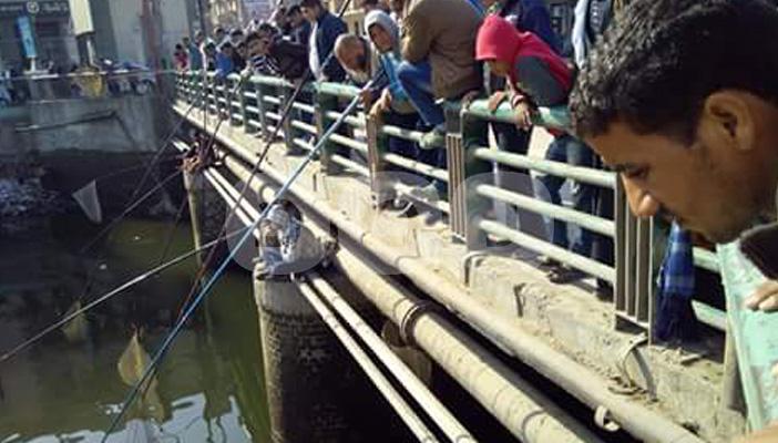 بالصور.. الفيوم.. انخفاض منسوب النيل وبحر يوسف يشجع الأهالي على الصيد