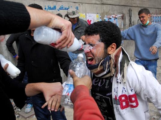 إغماء العشرات  بعد إطلاق قنابل الغاز أمام “كايرو مول”