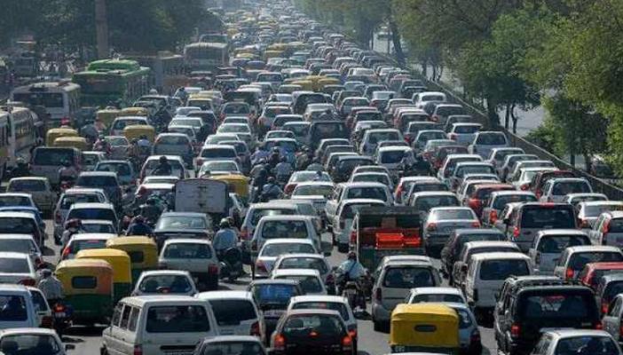 زحام على الأوتوستراد والمحور.. تعرَّف على حالة الطرق الآن