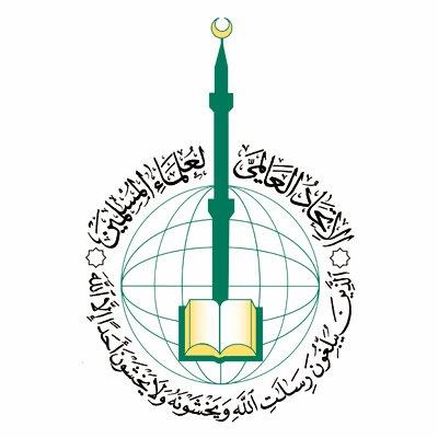 الاتحاد العالمي لعلماء المسلمين يشيد بحذف حلقات عمرو خالد