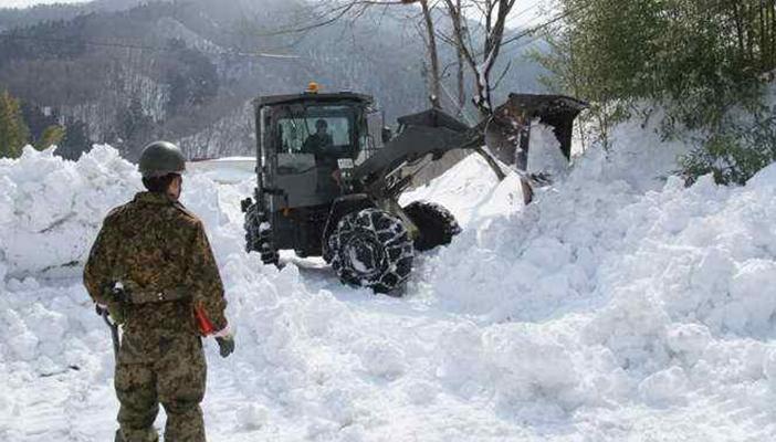 بالفيديو.. 18 قتيلًا ضحايا الثلوج في أميركا