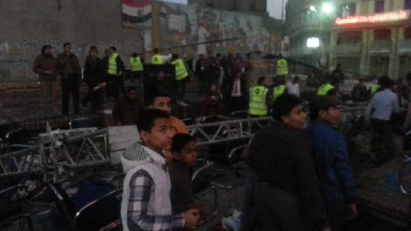 سوهاج‬.. سقوط منصة الاحتفال على المحافظ