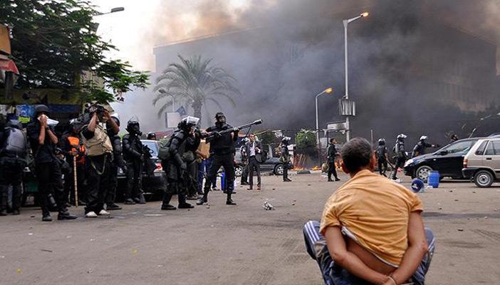 “عائشة” التحرير: أنا بكره السيسي لأنه قتل ابني وجوزي في النهضة