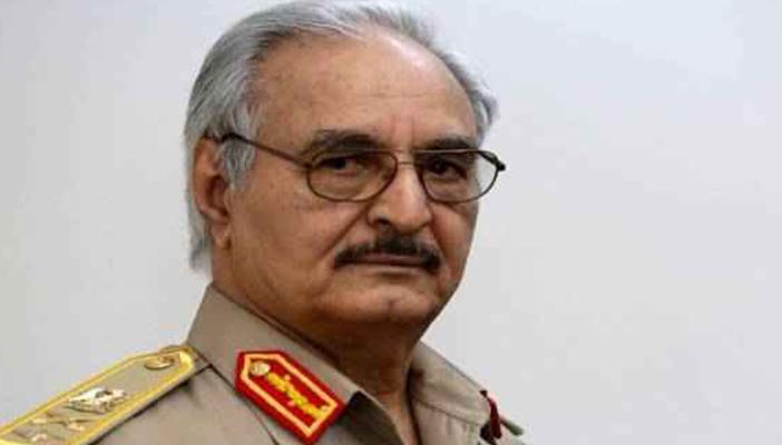 حفتر في القاهرة في زيارة مفاجئة.. والسيسي يدفع للتدخل العسكري في ليبيا