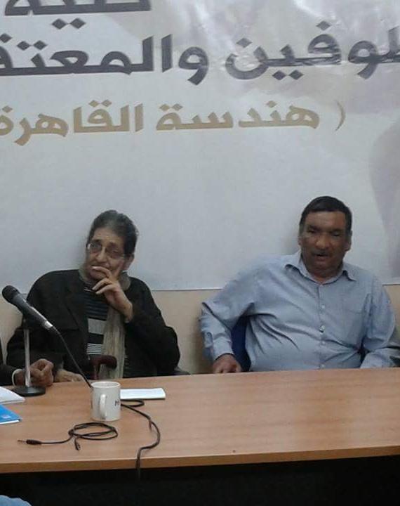 نشطاء مواقع التواصل الاجتماعي: #طلعوا_عمرو_ربيع_يدفن_أبوه