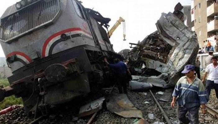 إصابة 3 أشخاص في حادث تصادم سيارة بقطار على مزلقان المنيا