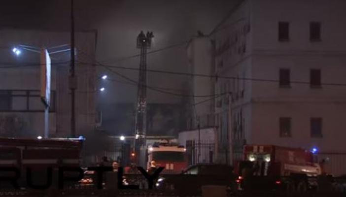 بالفيديو.. مقتل 12 شخصًا بينهم 3 أطفال في حريق بـ “روسيا”