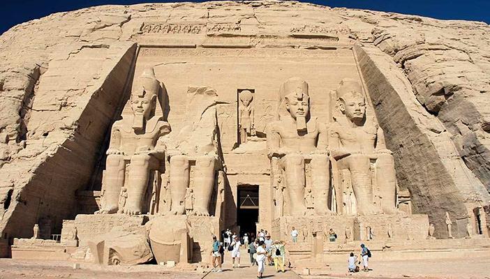 43.7 % انخفاض  فى أعداد السائحين الوافدين لمصر