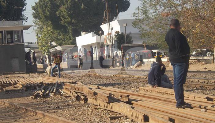 بالصور.. مزلقان الموت بأسيوط يهدد حياة 4 قرى بالقوصية