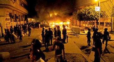 اشتباكات بين الأمن والمتظاهرين في ميدان “سيمون بوليفار”