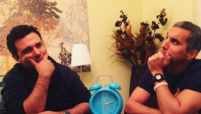 باسم يوسف ينشر صورة مع “حجي” بمناسبة مرور عامين على اختراع جهاز الكفتة