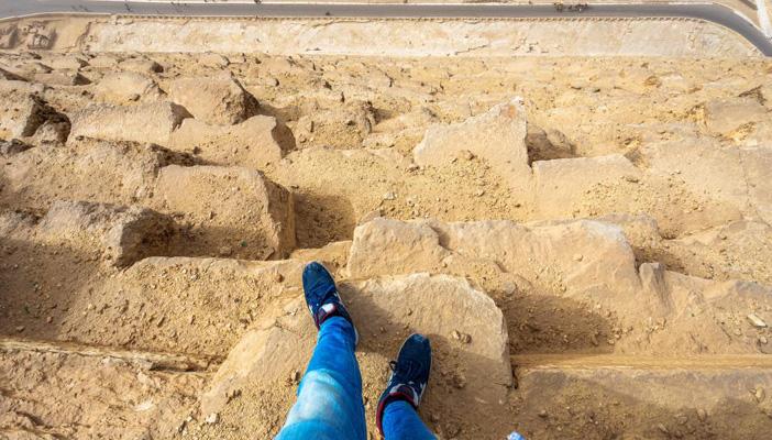 بالصور.. متسلق الأهرامات عن القاهرة: ملوثة وسائقو التاكسي لصوص