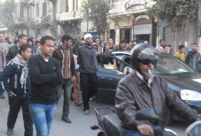 العشرات فى مسيرة من التحرير إلى”الداخلية” للمطالبة بإقالة الوزير