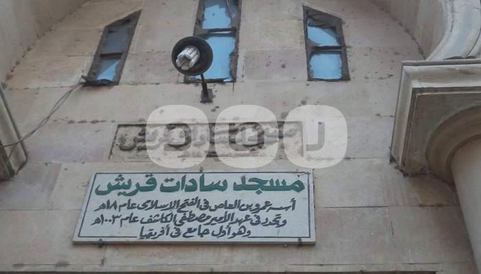 بالصور.. “أحد أقدم المساجد بمصر” يعاني الإهمال وسيطرة الباعة الجائلين