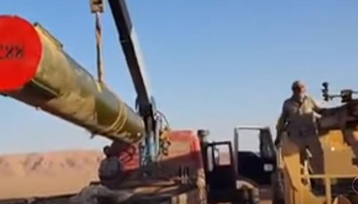 بالفيديو.. “جيش الإسلام” يطلق صاروخا باليستيا محلي الصنع