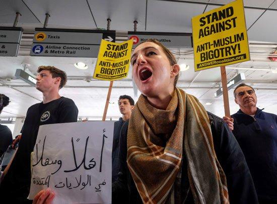 بشأن منع اللاجئين.. القضاء الأميركي يواصل تحديه لقرارات ترامب العنصرية