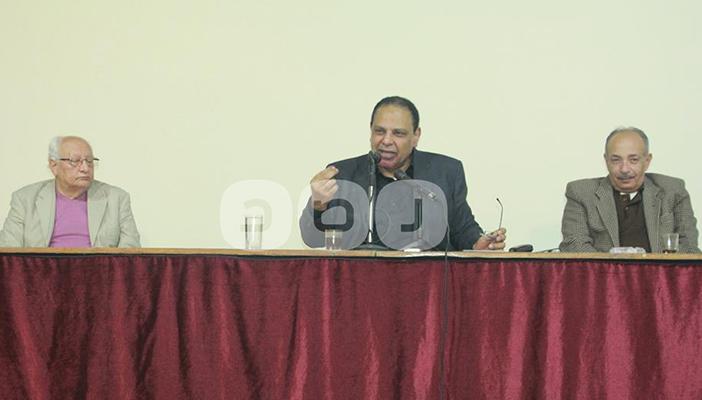 بالصور.. “الأسواني” من بيت الثورة: ابتلانا الله بديكتاتور خايب